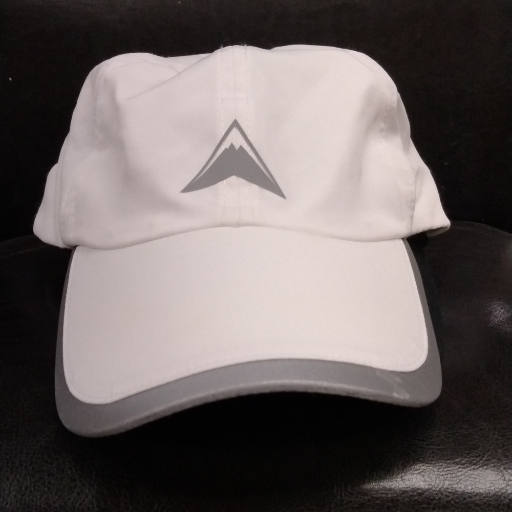 Artic Cool Designer Hat 1SZ $34 hat ( is new*)